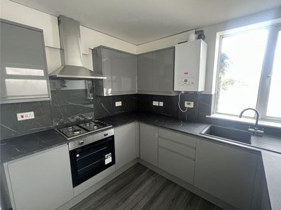 Shared accommodation to rent in Richardson Street, Sandfields, Swansea SA1