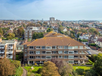 2 bedroom flat for sale in Belmer Court, Grand Avenue, Worthing, West Sussex, BN11