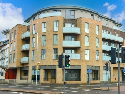 2 bedroom flat for sale in Lennox Road, Worthing, West Sussex, BN11