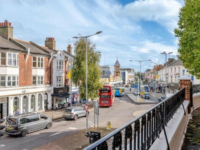 2 bedroom flat for sale in Southfields Road, Eastbourne, East Sussex, BN21