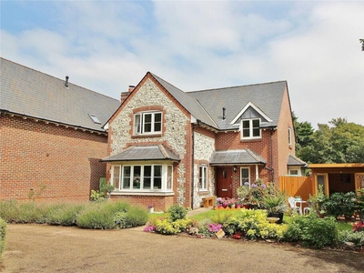 4 bedroom detached house for sale in Fairway Close, Worthing, West Sussex, BN14