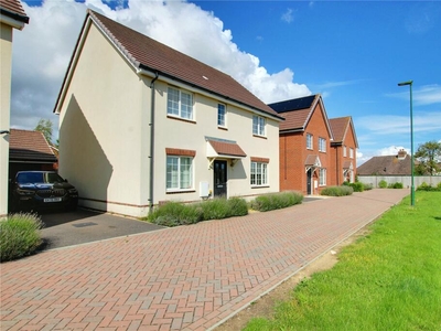 4 bedroom detached house for sale in Kilham Way, Ferring, Worthing, West Sussex, BN12