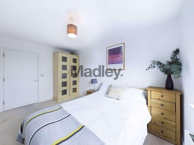 2 bed flat for sale in Modern Two Bedroom Apartment With Fantastic Access To Greenwich And Canary Wharf In The Equinox Building!,
E14, London
