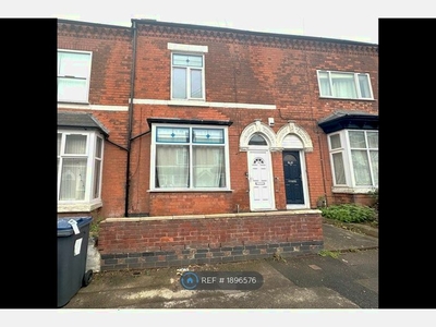 4 Bedroom Terraced House To Rent