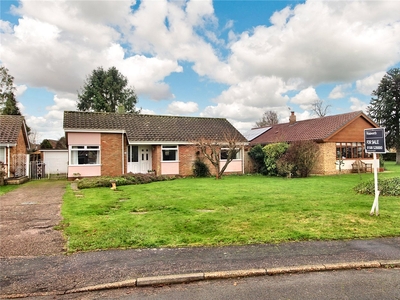 Lakes Avenue, Mulbarton, Norwich, Norfolk, NR14 3 bedroom bungalow in Mulbarton