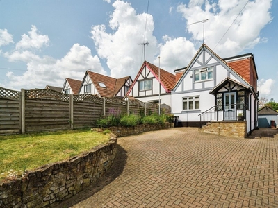 Pecks Hill, Nazeing, Waltham Abbey - 3 bedroom semi-detached house
