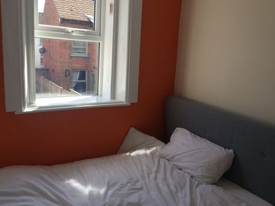 Room to rent in St. Nicholas Street, Dereham NR19