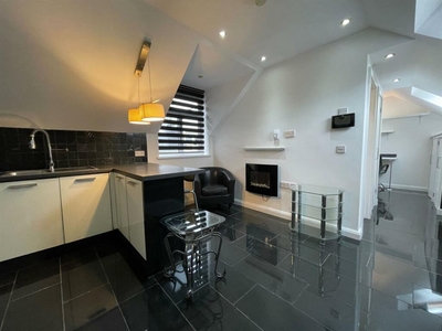 1 bedroom apartment for rent in The Parade, Roath, Cardiff, CF24