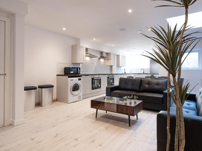 3 bedroom flat share for rent in De La Beche Street, Swansea, Wales, SA1