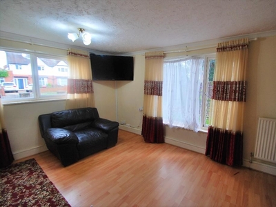 2 bedroom semi-detached house for rent in Shaw Road, Reading, Berkshire, RG1