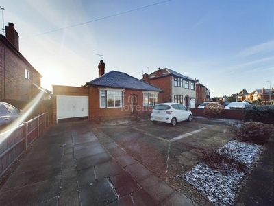 2 bedroom bungalow for sale in Boultham Park Road, Lincoln, LN6