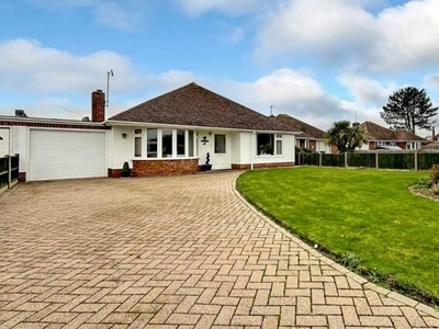 2 Bedroom Bungalow For Sale In Goring-by-sea, Worthing