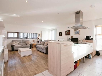 2 Bedroom Flat For Sale In Cardiff