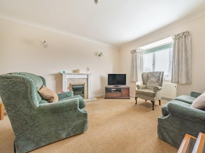 2 bedroom retirement property for sale in Bushmead Court, Luton, LU2
