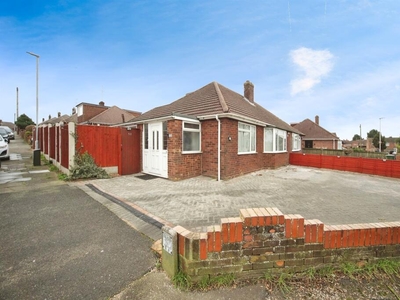 2 bedroom semi-detached bungalow for sale in Catsbrook Road, Luton, LU3