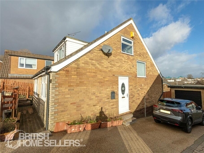 3 bedroom detached house for sale in Markfield Close, Low Moor, Bradford, West Yorkshire, BD12