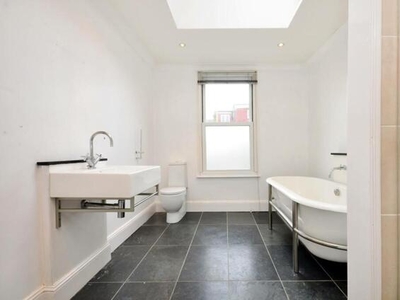 3 Bedroom House For Rent In Wimbledon, London