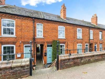 3 bedroom terraced house for sale in Oakleigh Terrace, Lincoln, LN1