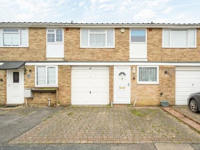 3 Bedroom Terraced House For Sale In Walton-on-thames