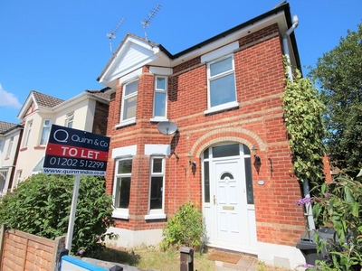 4 bedroom detached house for rent in Markham Road, Bournemouth, BH9