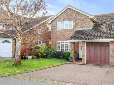 4 Bedroom Detached House For Sale In Close To Schools