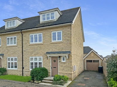 4 bedroom semi-detached house for sale in Water View, Leeds, West Yorkshire, LS18