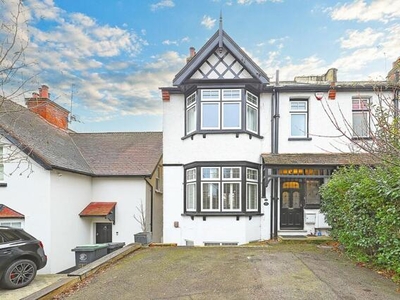 5 Bedroom Semi-detached House For Sale In Epping