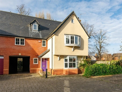 5 bedroom semi-detached house for sale in Willow Lane, Stony Stratford, Milton Keynes, Buckinghamshire, MK11