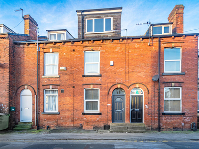 5 bedroom terraced house for sale in Cross Chapel Street, Leeds, LS6