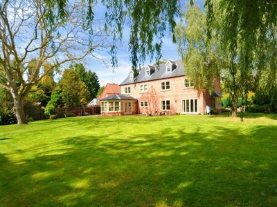 7 Bedroom Detached House For Sale In 3, The West Lawns