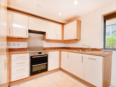 Flat in Agate Close, Park Royal, NW10