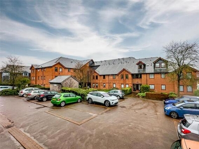 2 Bedroom Apartment For Sale In St. Albans, Hertfordshire