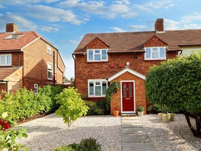 2 Bedroom End Of Terrace House For Sale In Walton-on-thames, Surrey