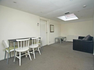 2 Bedroom Flat For Rent In Headingley, Leeds