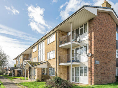 2 Bedroom Flat For Sale In Rickmansworth