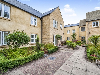 2 Bedroom Retirement Apartment For Sale in Chipping Campden, Gloucestershire