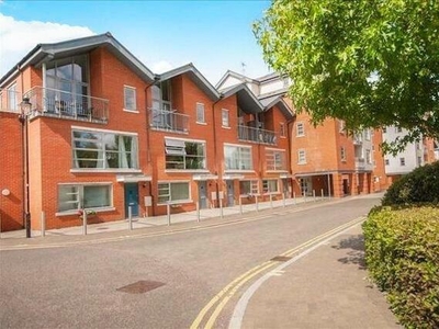 3 Bedroom Apartment For Rent In Colchester