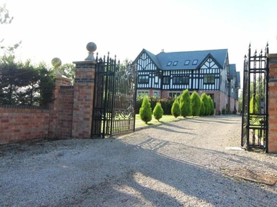 3 Bedroom Apartment For Sale In Chester, Cheshire