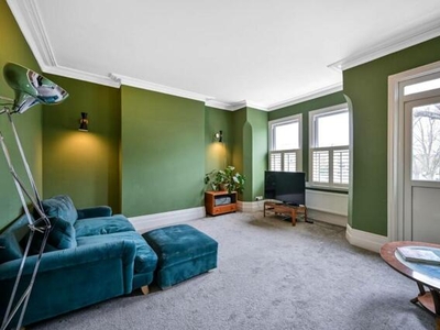 3 Bedroom Flat For Rent In Ealing, London