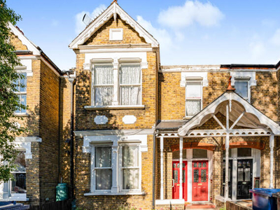 3 Bedroom Maisonette For Sale In Northfields