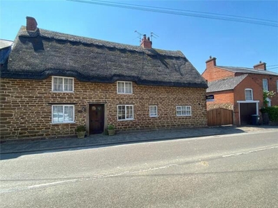 3 Bedroom Semi-detached House For Sale In Crick, Northamptonshire