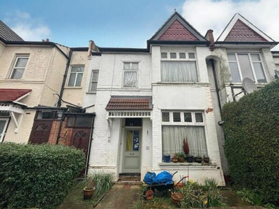 3 Bedroom Semi-detached House For Sale In North Finchley, London
