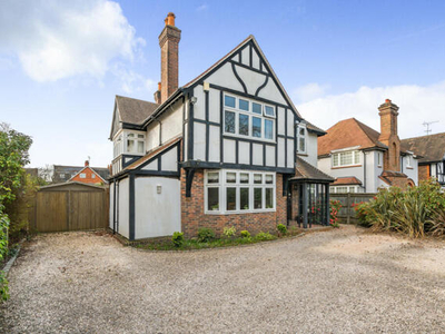 4 Bedroom Detached House For Sale In Farnborough