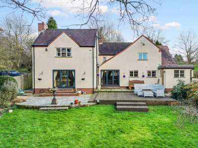 4 Bedroom Detached House For Sale In Warwick