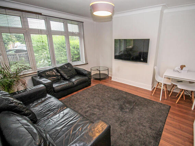 4 Bedroom Semi-detached House For Rent In Burley, Leeds