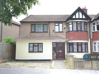 4 Bedroom Semi-detached House For Rent In Harrow