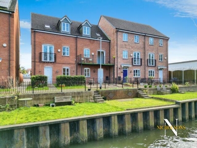 4 Bedroom Town House For Sale In Retford, Nottinghamshire