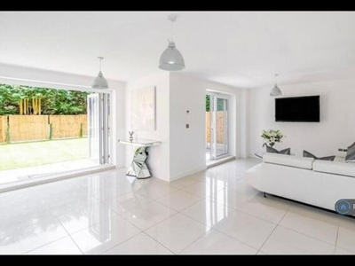 5 Bedroom Detached House For Rent In Solihull