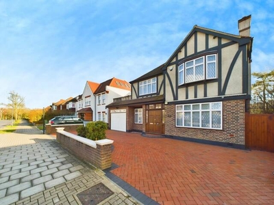 5 Bedroom Detached House For Sale In Stanmore
