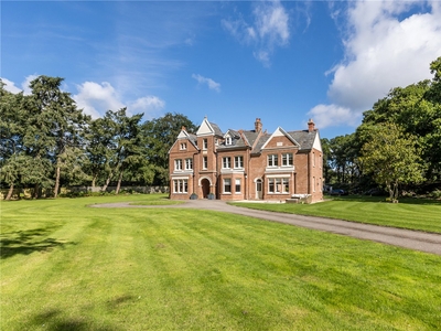 Christchurch Road, West Parley, Ferndown, Dorset, BH22 7 bedroom house in West Parley